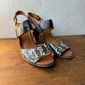 Naturalizer // black, brown Dahnny chunky block heels size 9